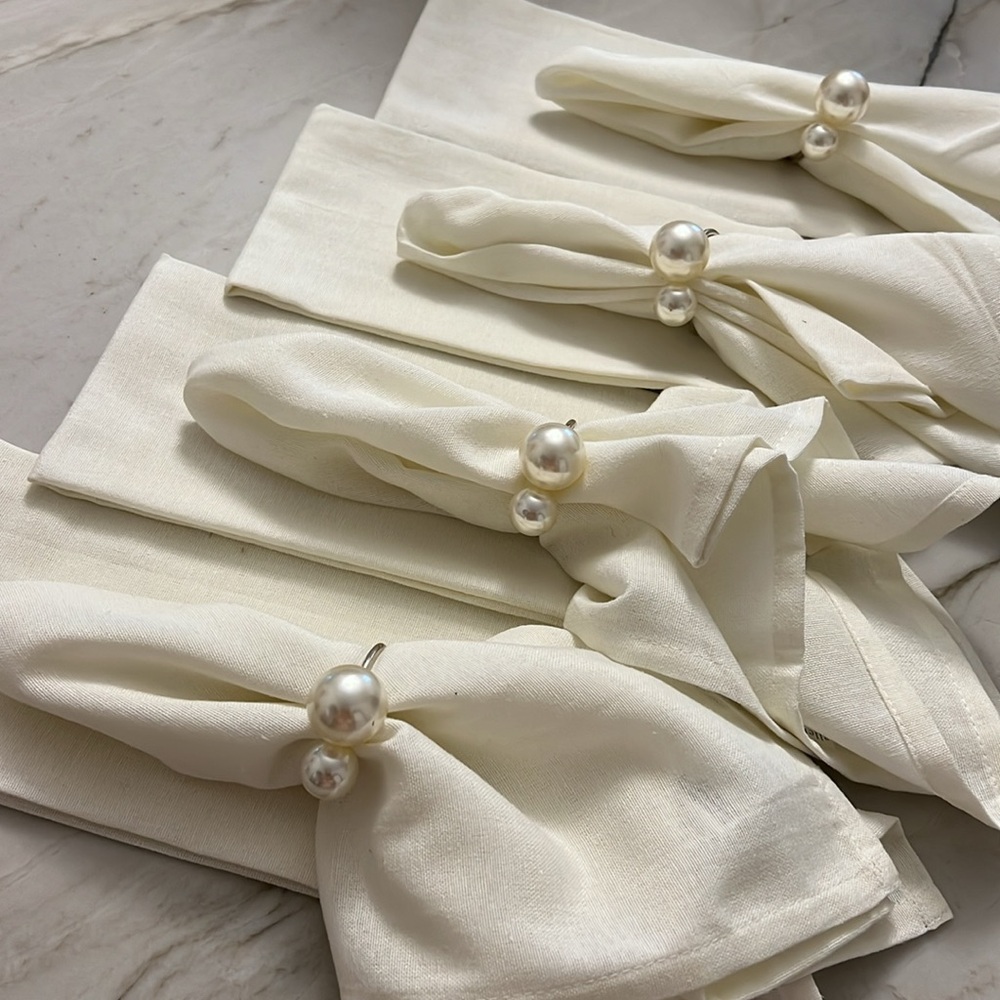 Set of 8 Cloth Napkins, Creamy Off-White. NWT